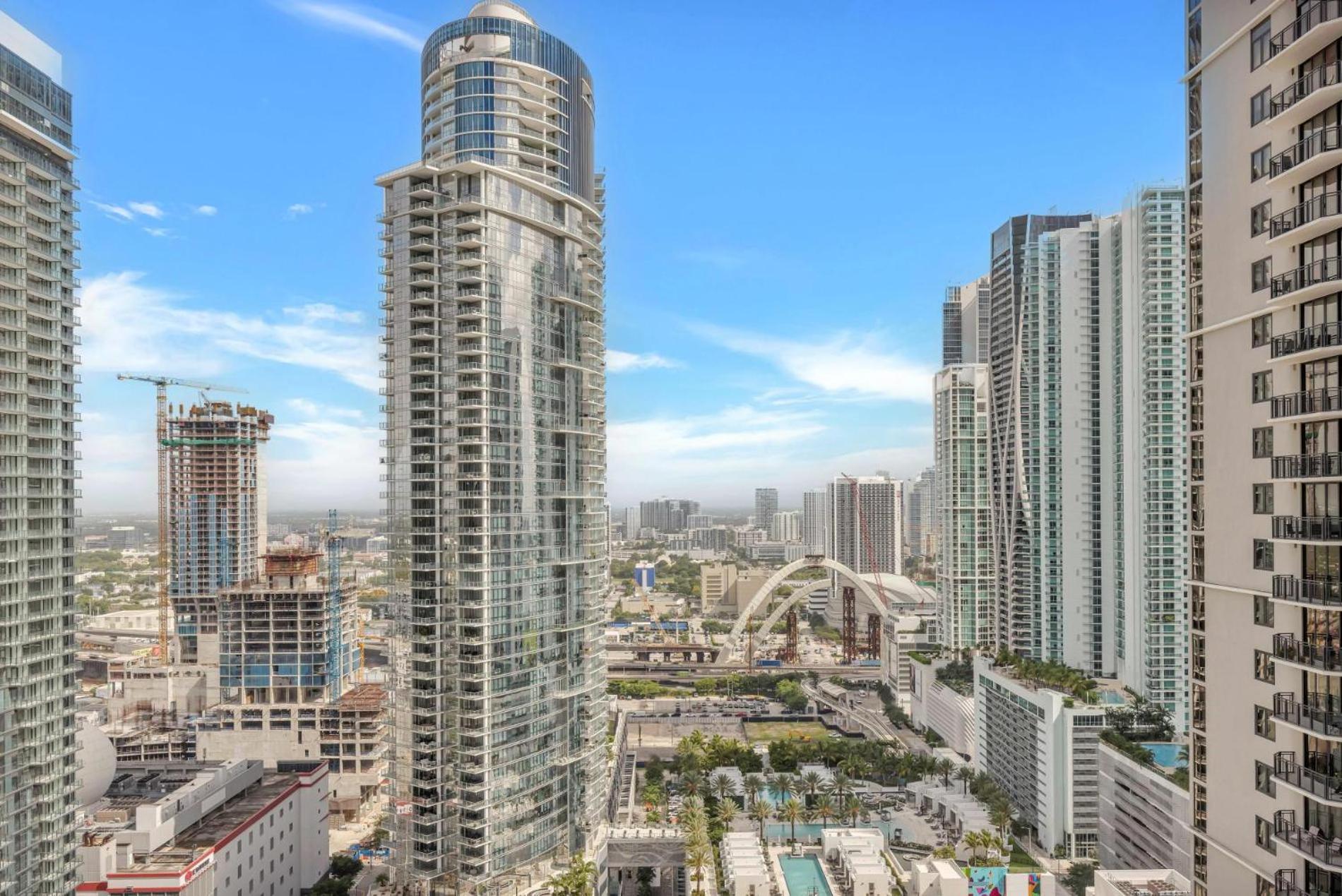 Apartamento Modern 29th-floor In Downtown Views, Pool, And Gym Access *